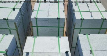 烟台 芝麻白花岗岩5公分地铺石 花岗岩厂家工厂装车日常