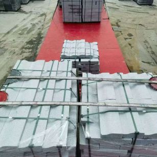 烟台 芝麻白仿形加直形路沿石出货日常