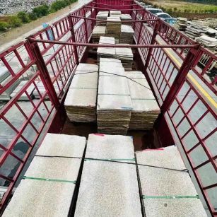 烟台 黄金麻花岗岩荔枝面，光面毛板装车完成