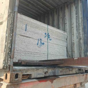 烟台 芝麻白花岗岩石材3.0公分光面毛板装柜出货