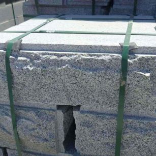 烟台 芝麻白花岗岩自然面成品