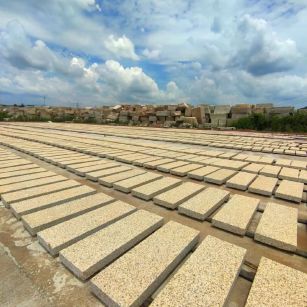 烟台 黄金麻花岗岩荔枝面地铺石防护中