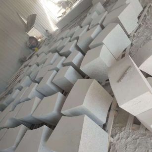 烟台 白麻花岗岩异形坐凳