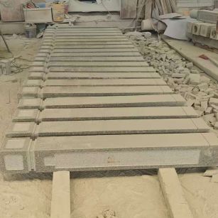 烟台 芝麻白异形加工雕刻-栏杆大柱，方柱