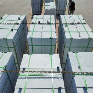 烟台 芝麻白花岗岩5公分地铺石 花岗岩厂家工厂装车日常