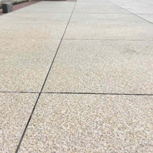烟台 黄金麻花岗岩石板材荔枝面地面铺装效果