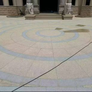 烟台 黄金麻芝麻灰花岗岩石材地铺拼接效果