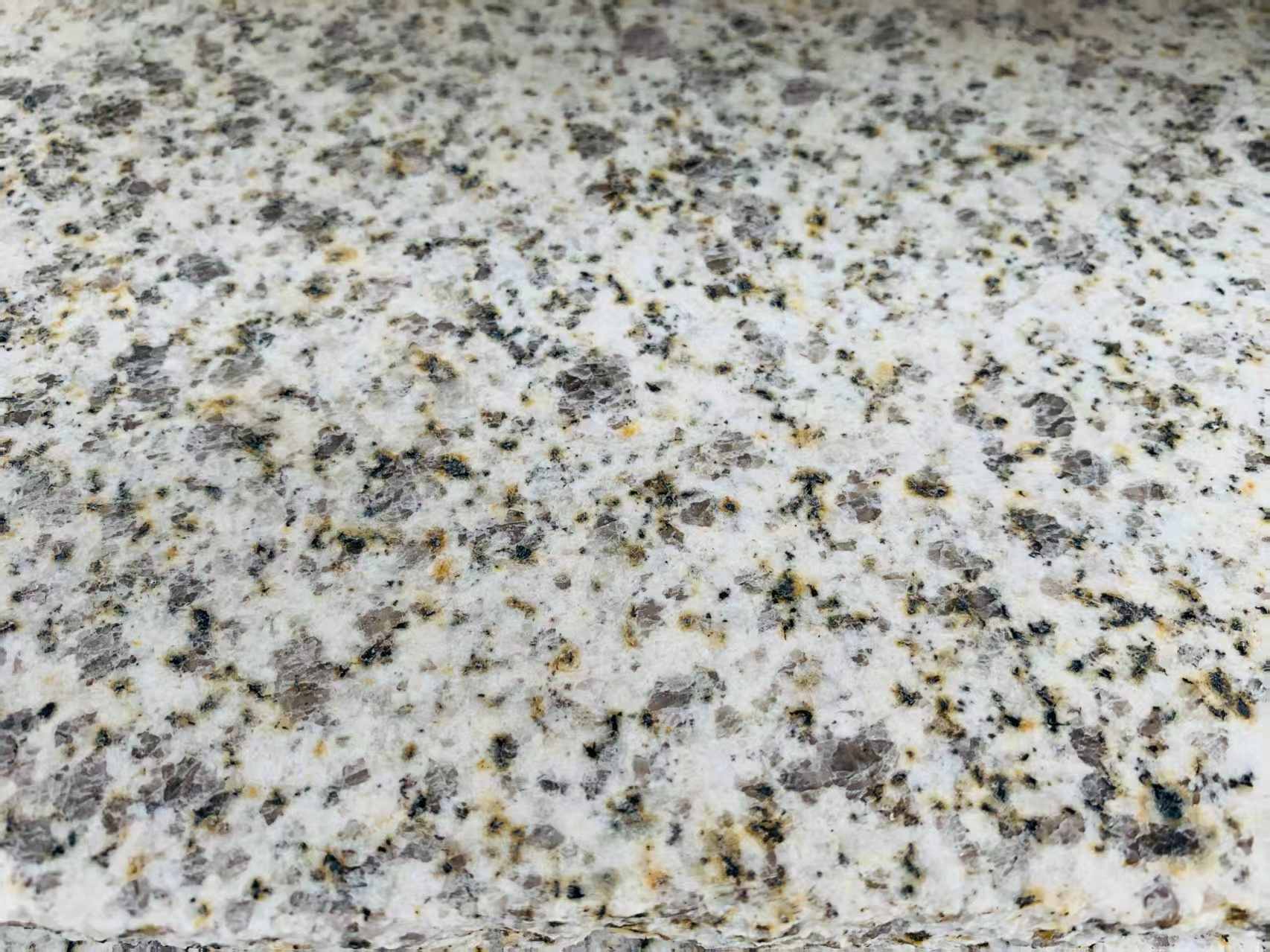 烟台 黄金麻花岗岩石材浅黄光面