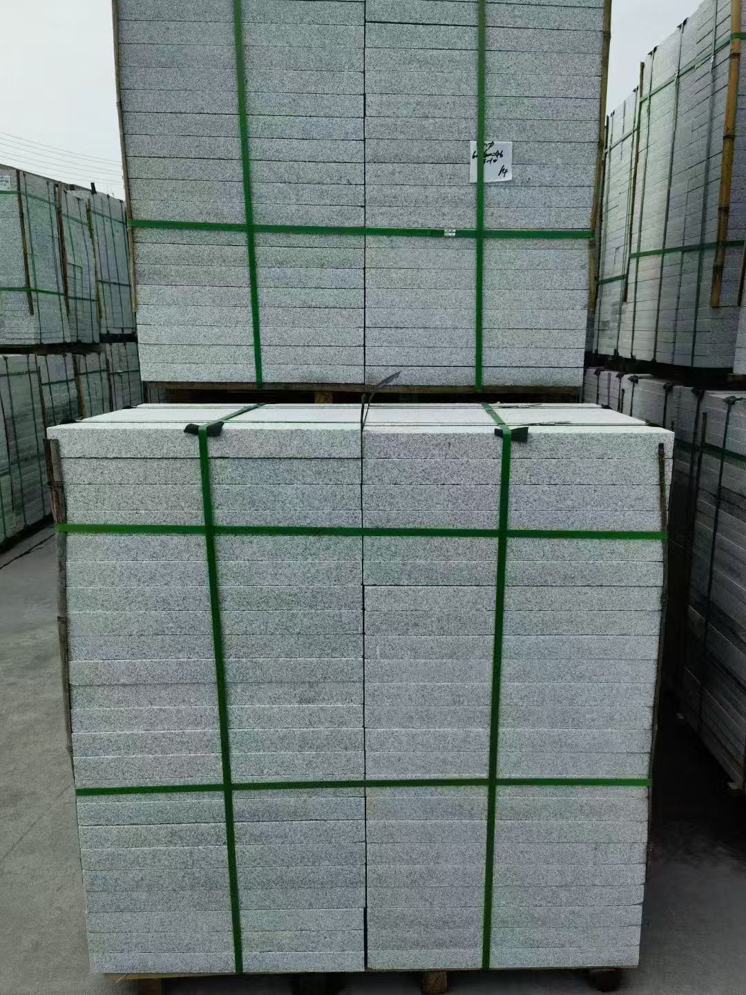 烟台 芝麻白火烧，园林广场市政工程地铺石，1.8~5.0厚均有现货