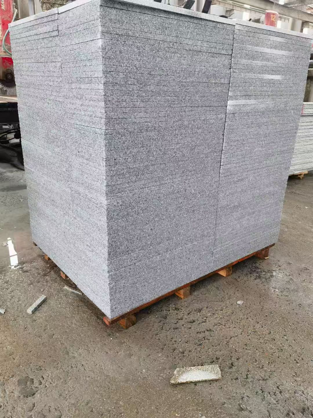 烟台 芝麻白火烧面1.8厚300*600地铺石，尺寸标准，厚薄均匀