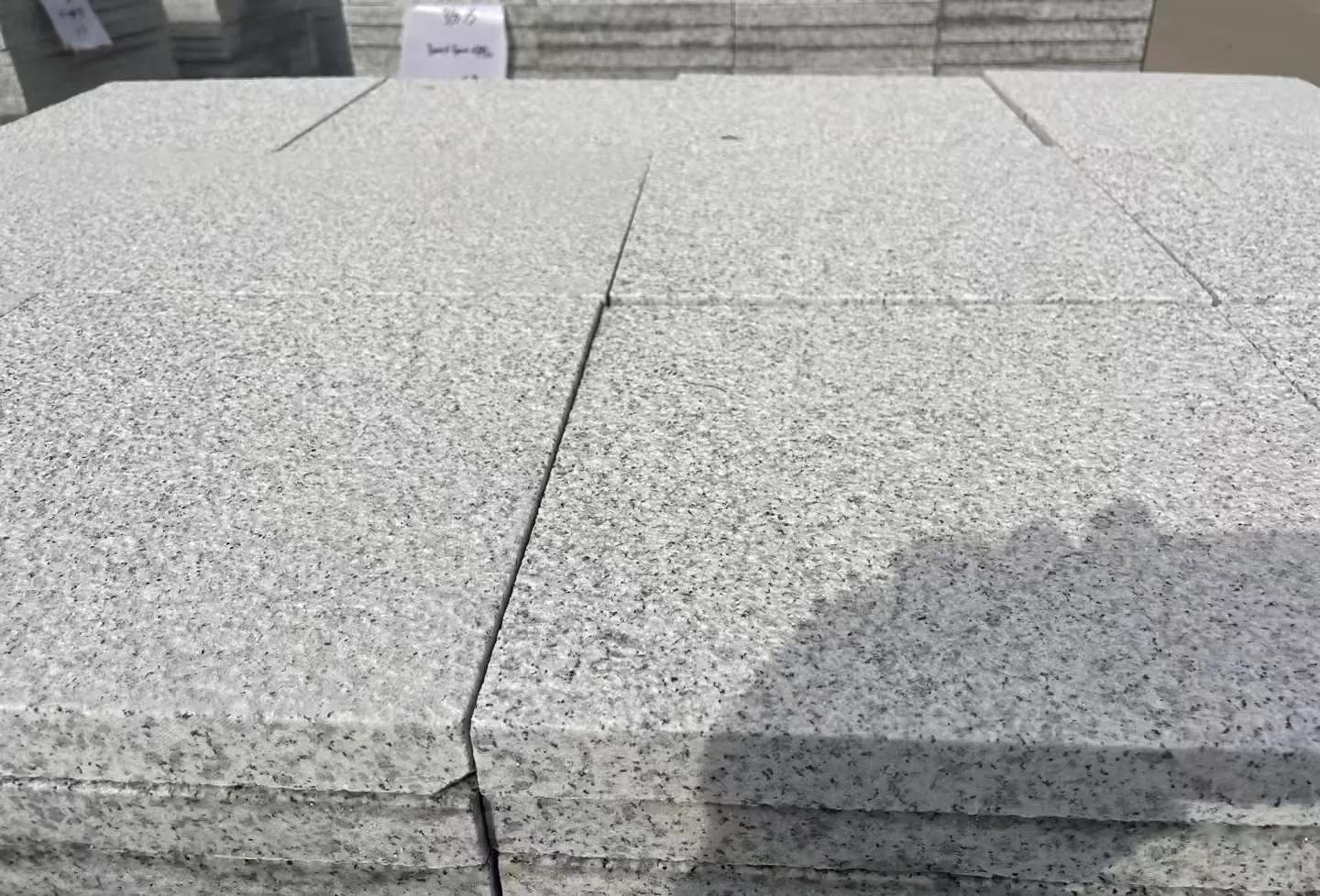 烟台 白麻花岗岩石材推荐 荔枝面地铺石