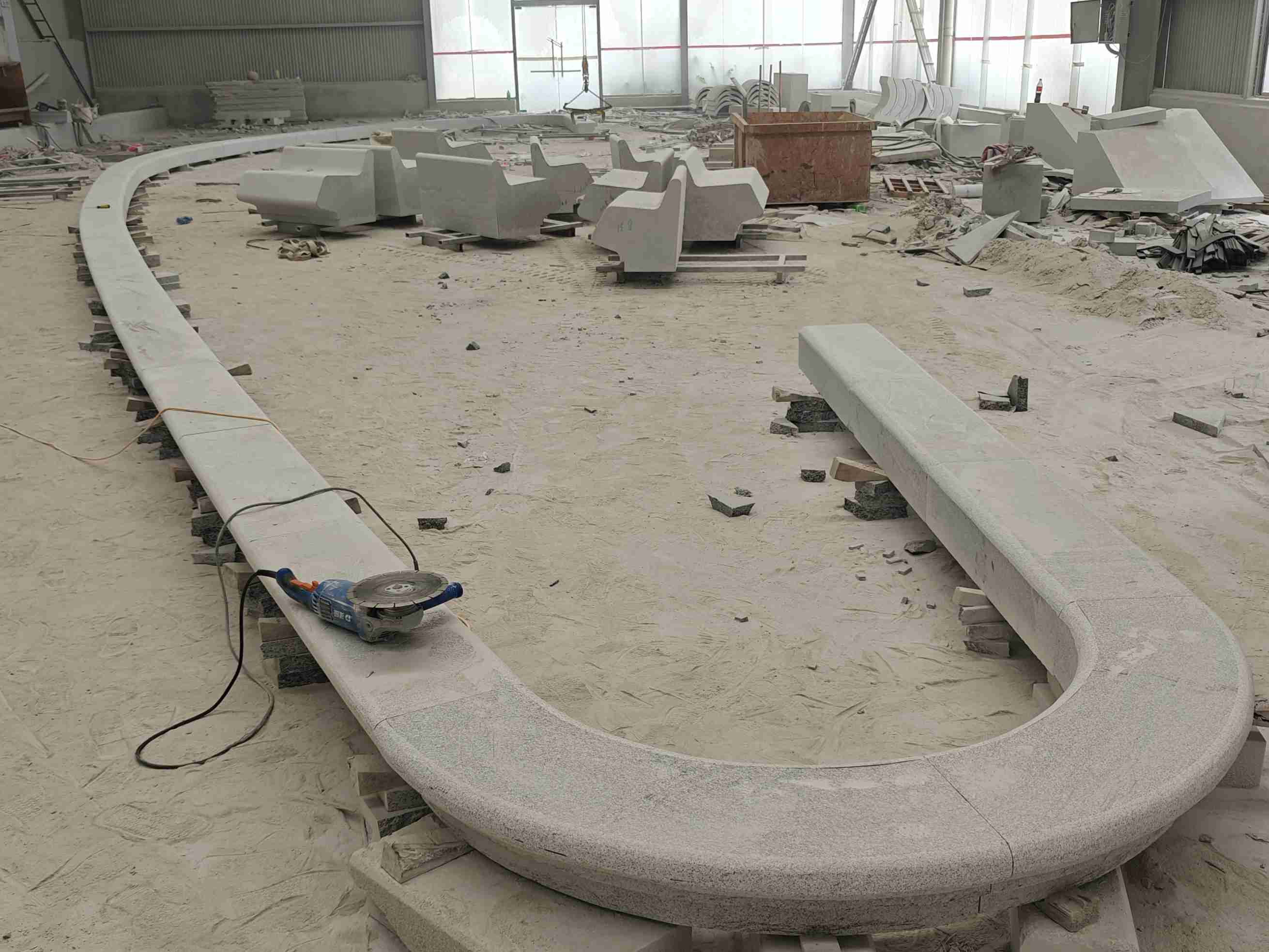 烟台 芝麻白花岗岩弧形花坛石，坐凳石