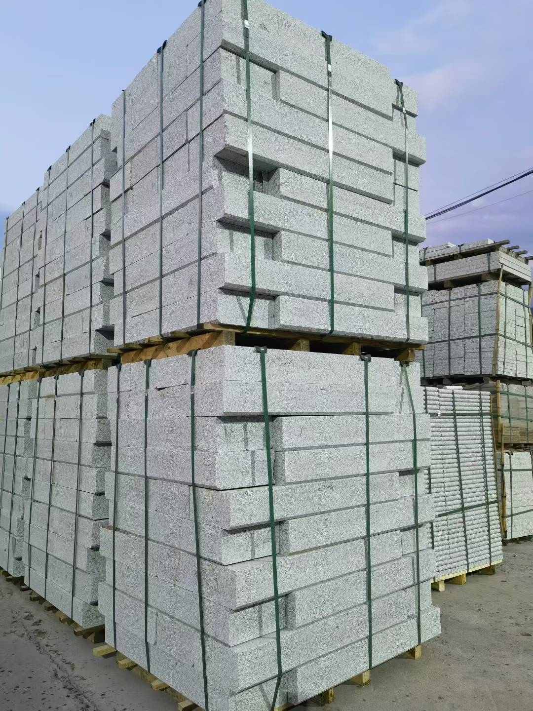 烟台 芝麻白花岗岩路沿石，路缘石，路肩石，道牙，立缘石，马路牙子，街沿石，侧石等