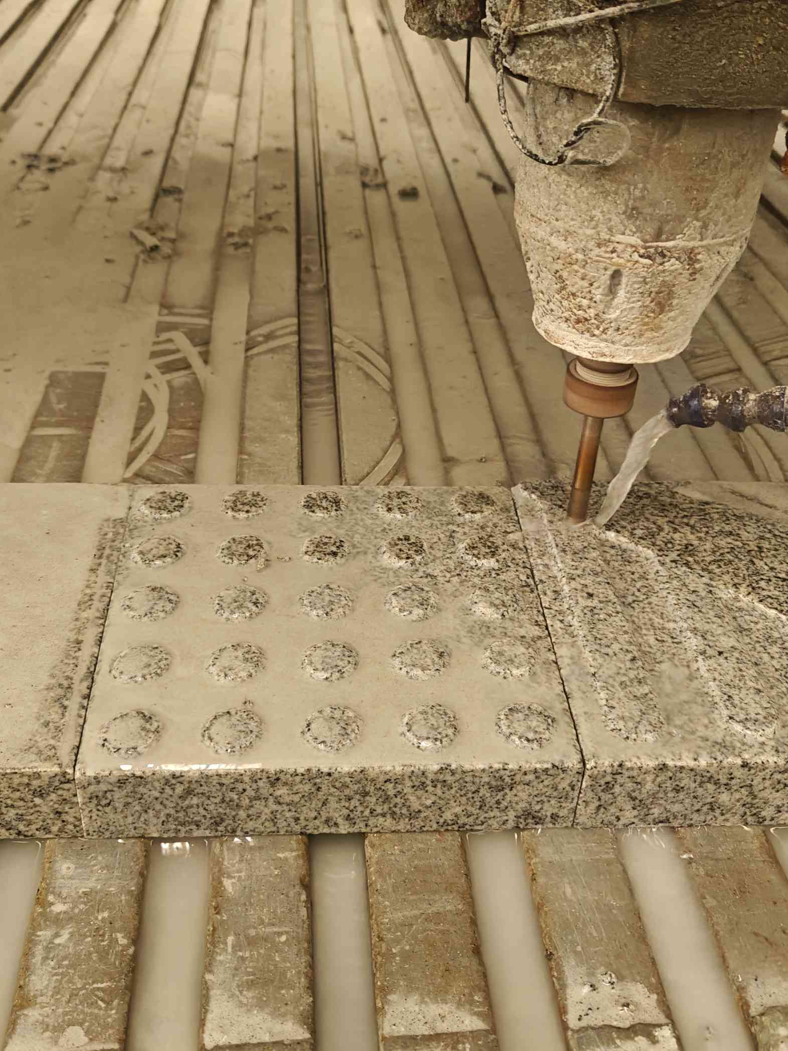 烟台 芝麻白花岗岩石材盲人石、盲道石、盲点石