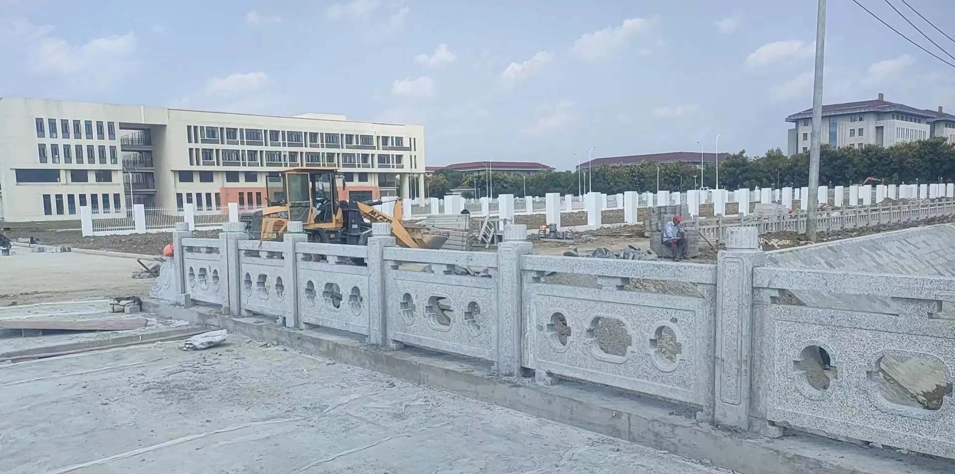 烟台 白麻花岗岩荔枝面河道栏杆