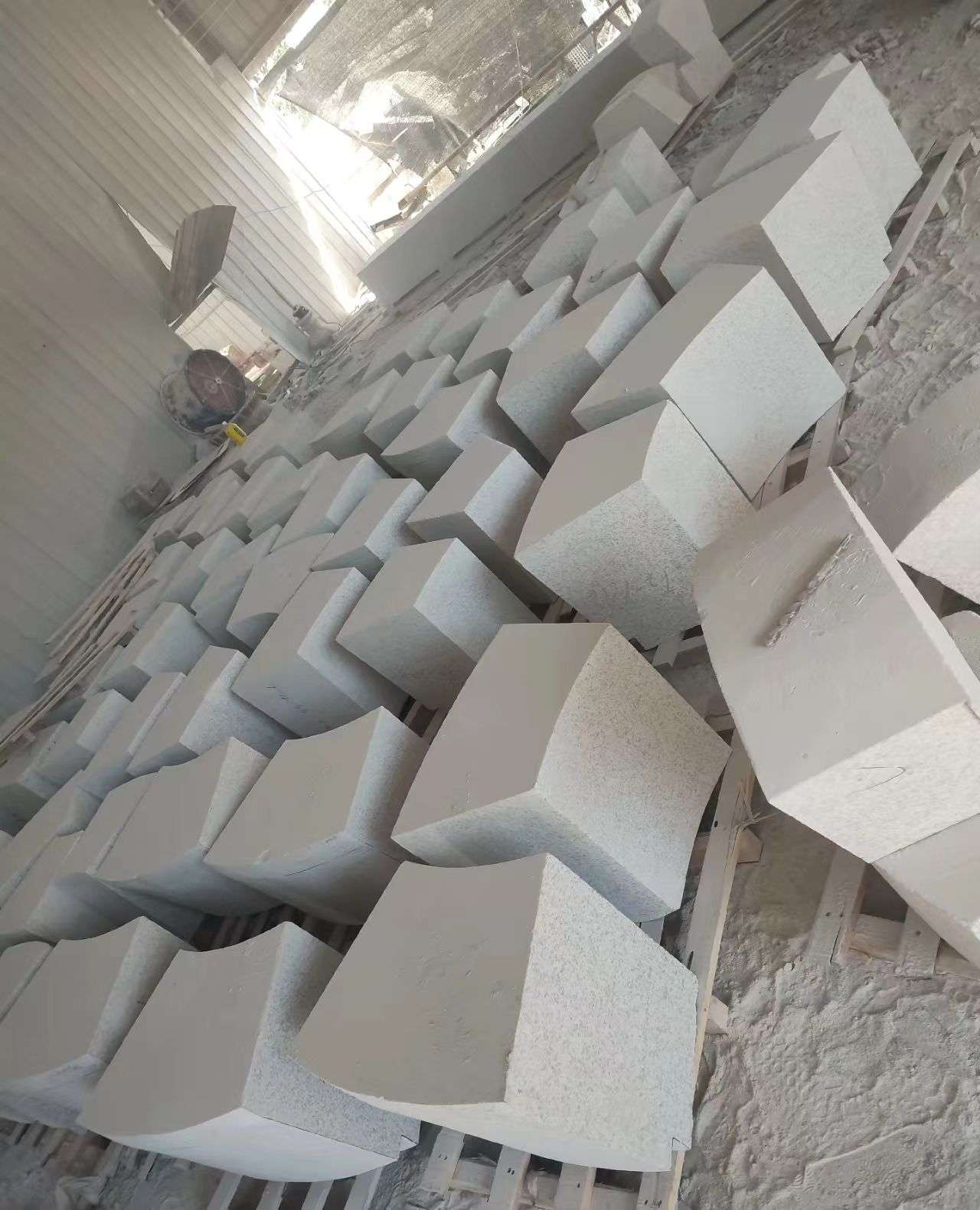 烟台 白麻花岗岩异形坐凳