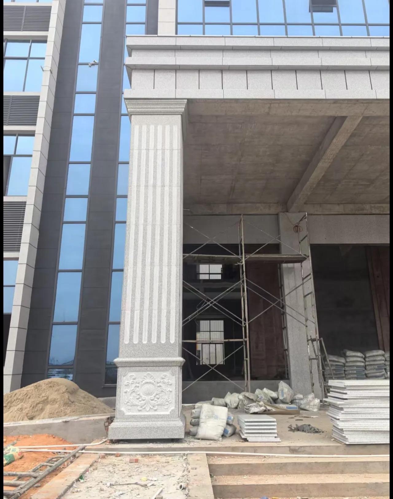 烟台 芝麻白光面花岗岩门楼大柱（罗马柱）配雕花底座