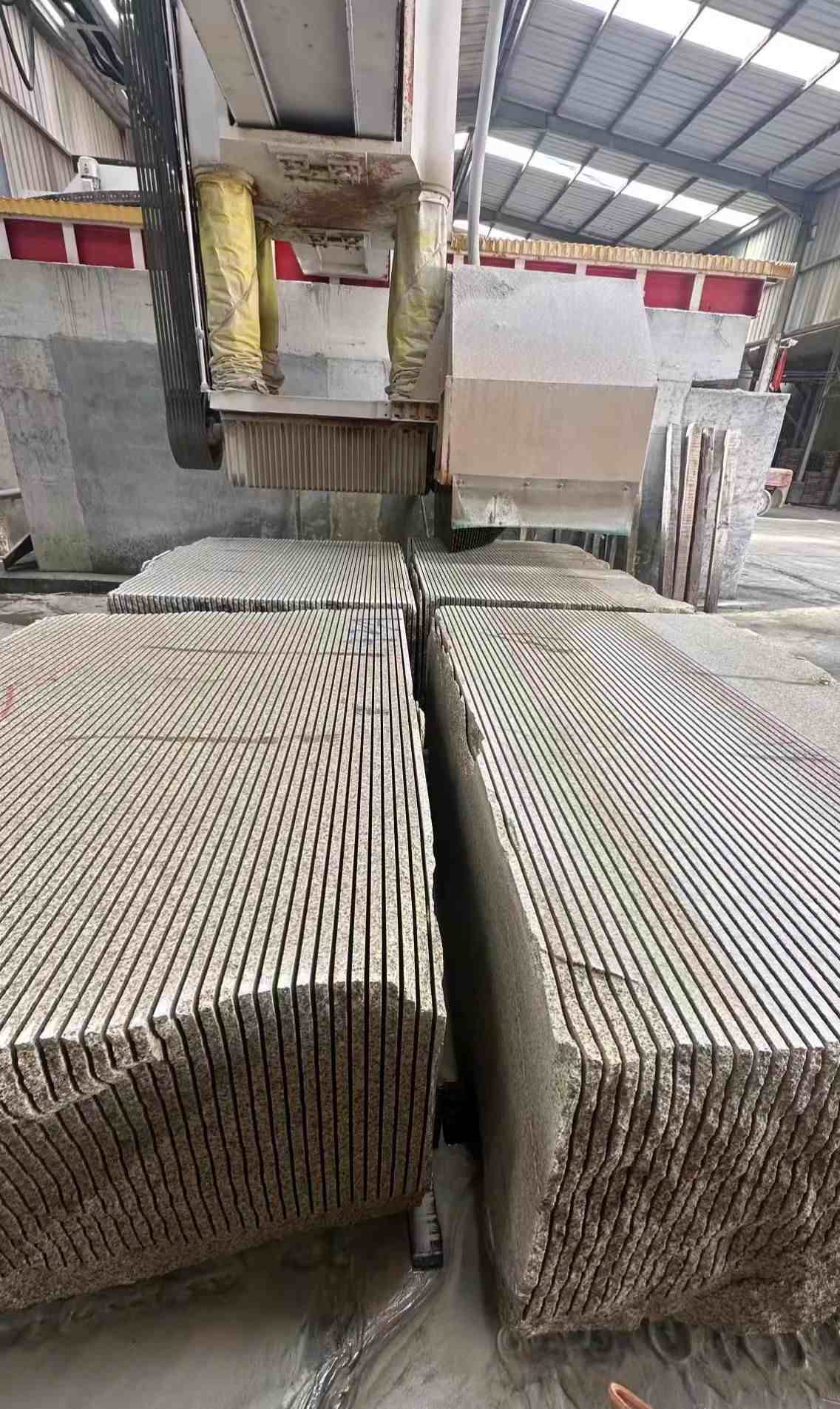 烟台 车间生产日常，黄金麻白麻花岗岩