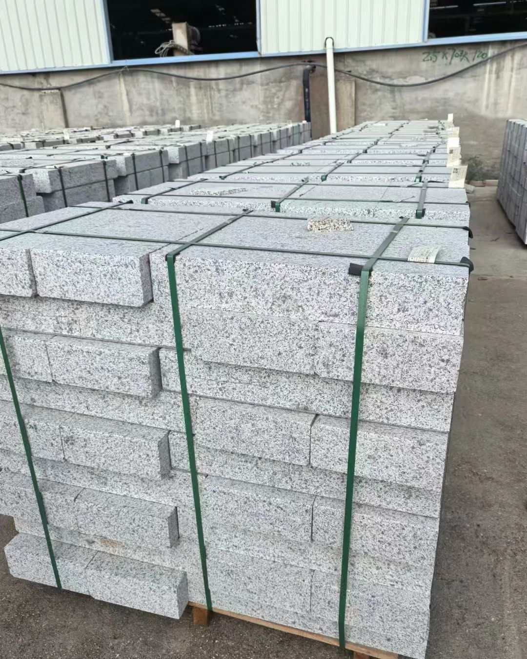 烟台 白麻花岗岩路沿石，弧形路沿石，道牙石，马路牙子，界石，路缘石，平沿石，直岩石，平缘石等