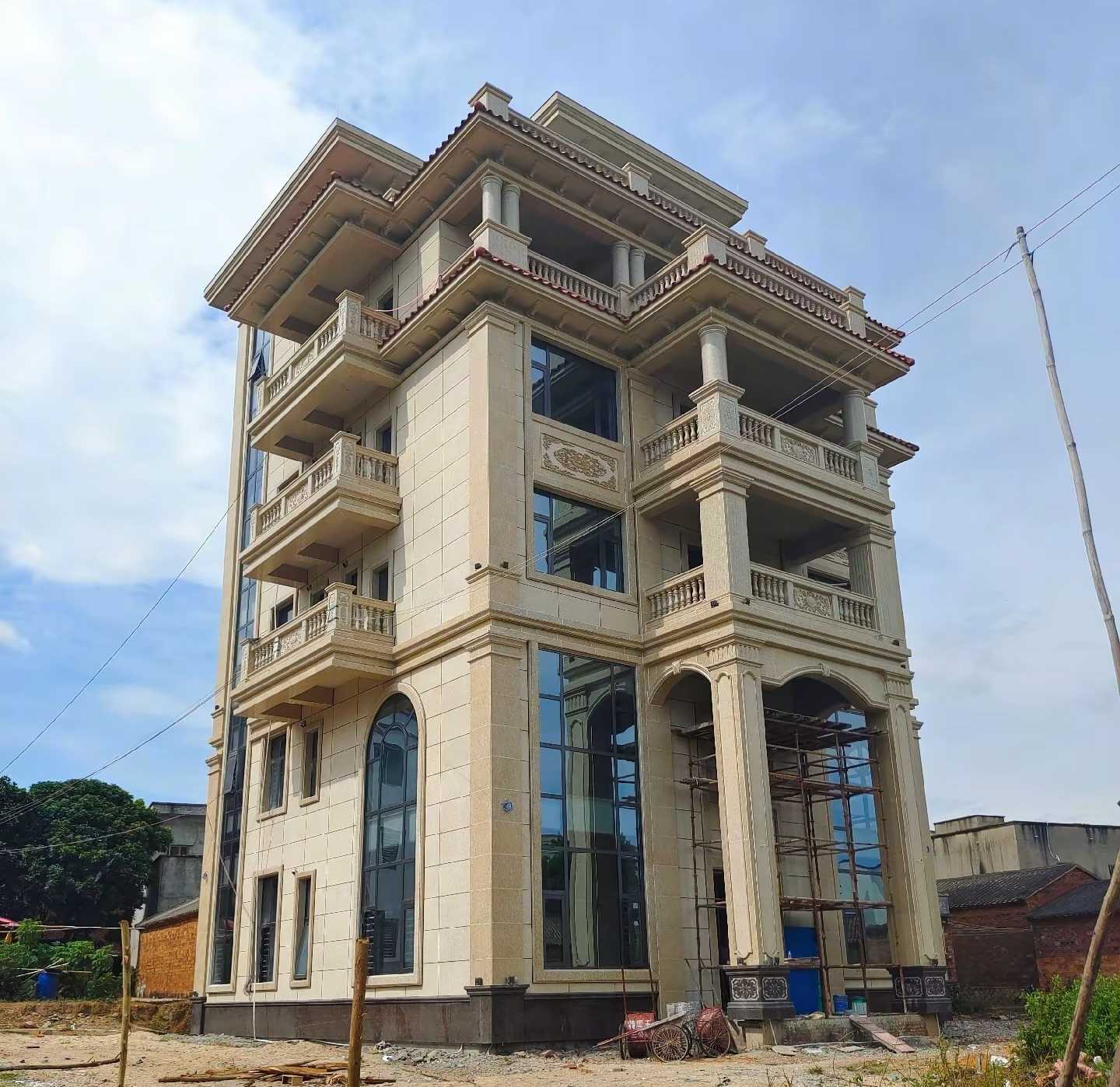 烟台 黄金麻花岗岩石材别墅外墙干挂搭配（雕花栏杆花瓶柱门楼罗马柱）