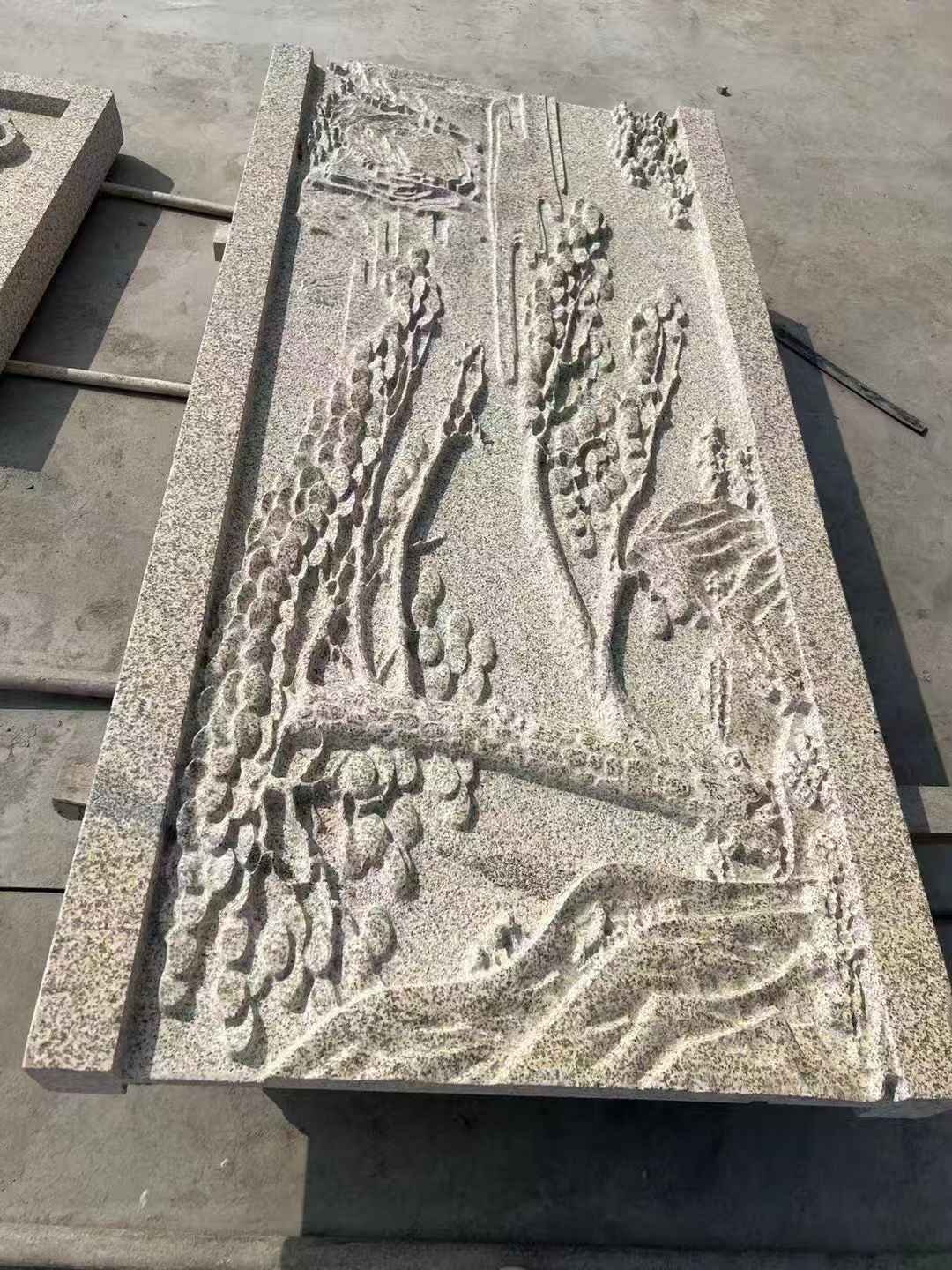 烟台 黄金麻雕刻板浮雕迎客松