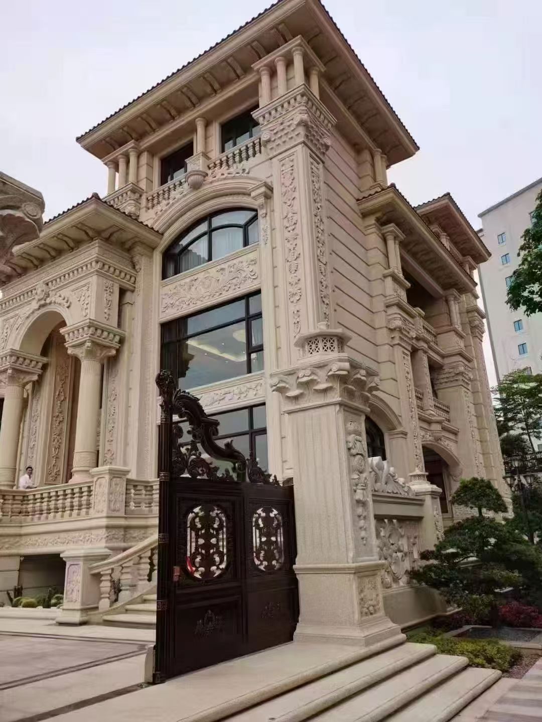 烟台 黄金麻花岗岩别墅外墙干挂效果展示