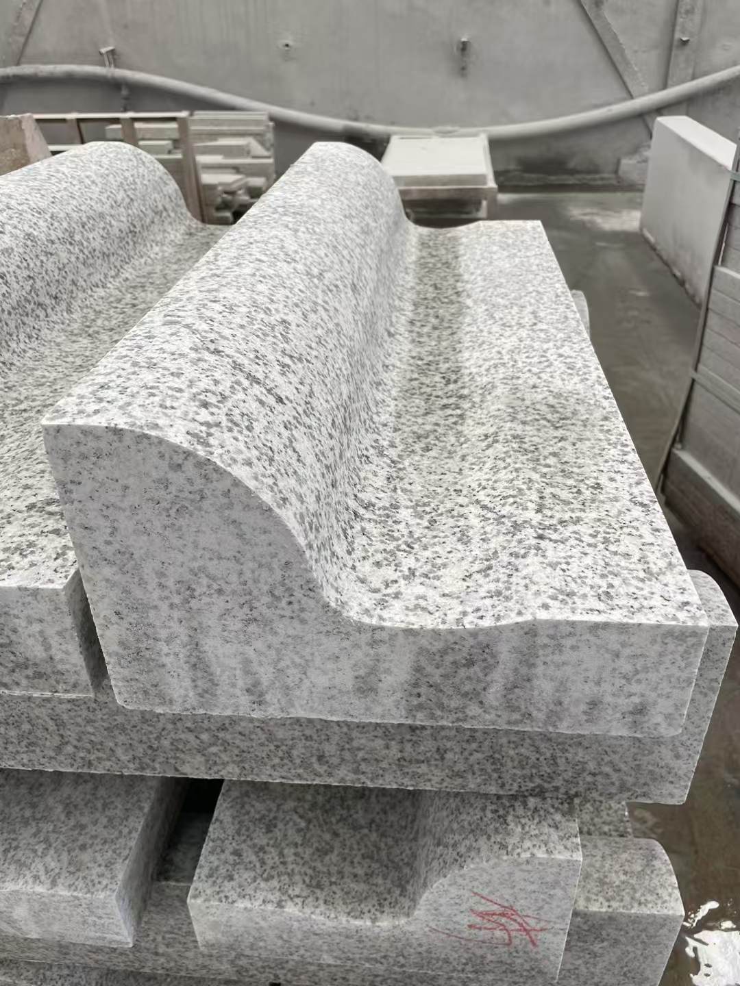 烟台 白麻花岗岩S型路沿石，路侧石，马路牙子等