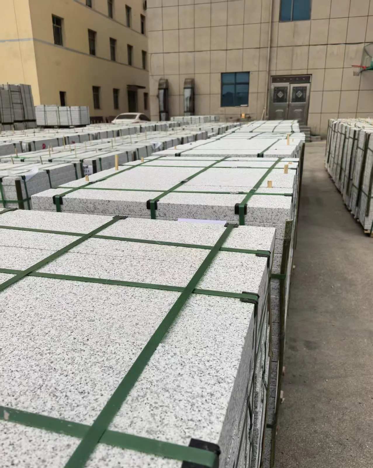 烟台 白麻花岗岩5.0公分荔枝面地铺石