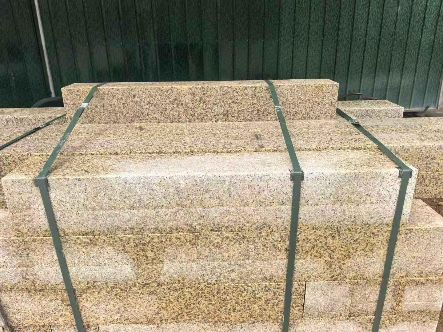 烟台 黄金麻花岗岩石材机切面栏杆料半成品