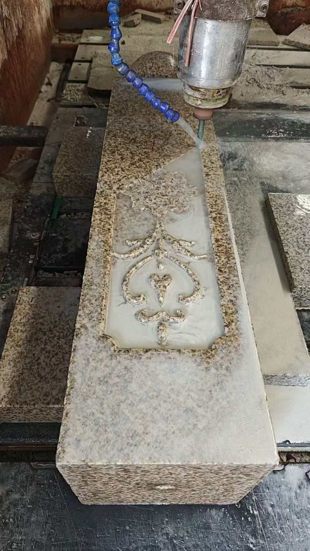 烟台 黄金麻花岗岩异形加工雕刻栏杆大柱