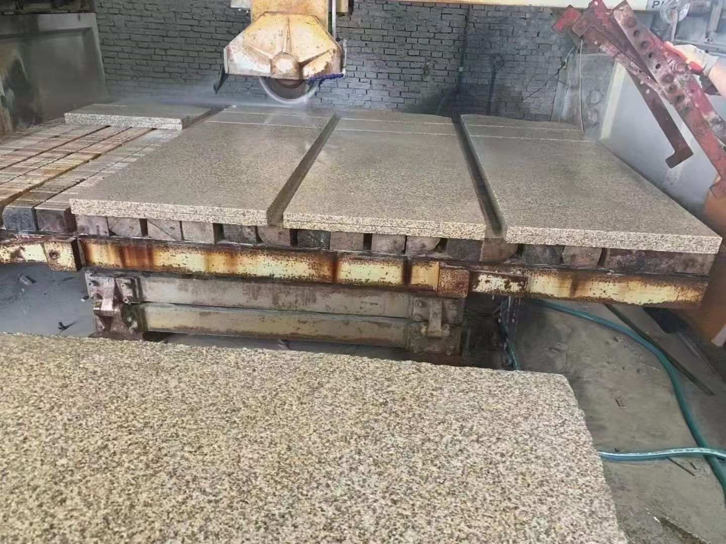 烟台 黄金麻荔枝面成品板加工