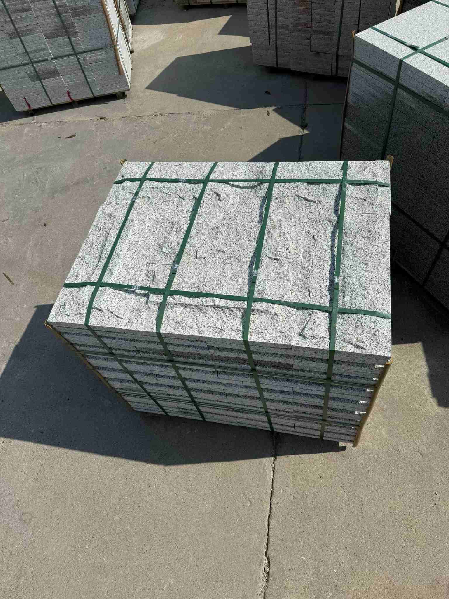 烟台 白麻花岗岩石材自然面蘑菇石成品