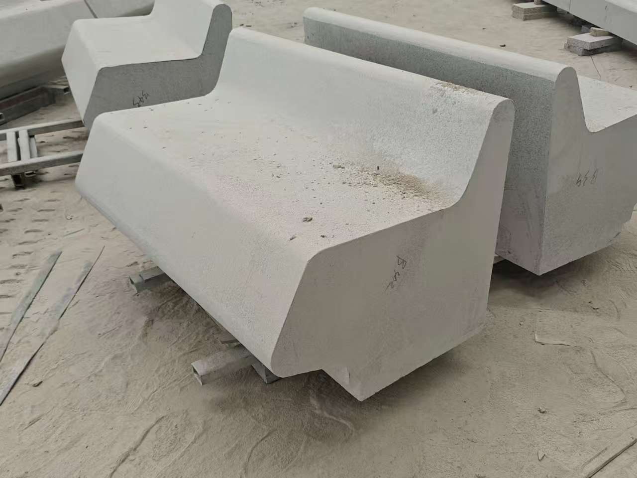 烟台 芝麻白花岗岩异形坐凳，石凳