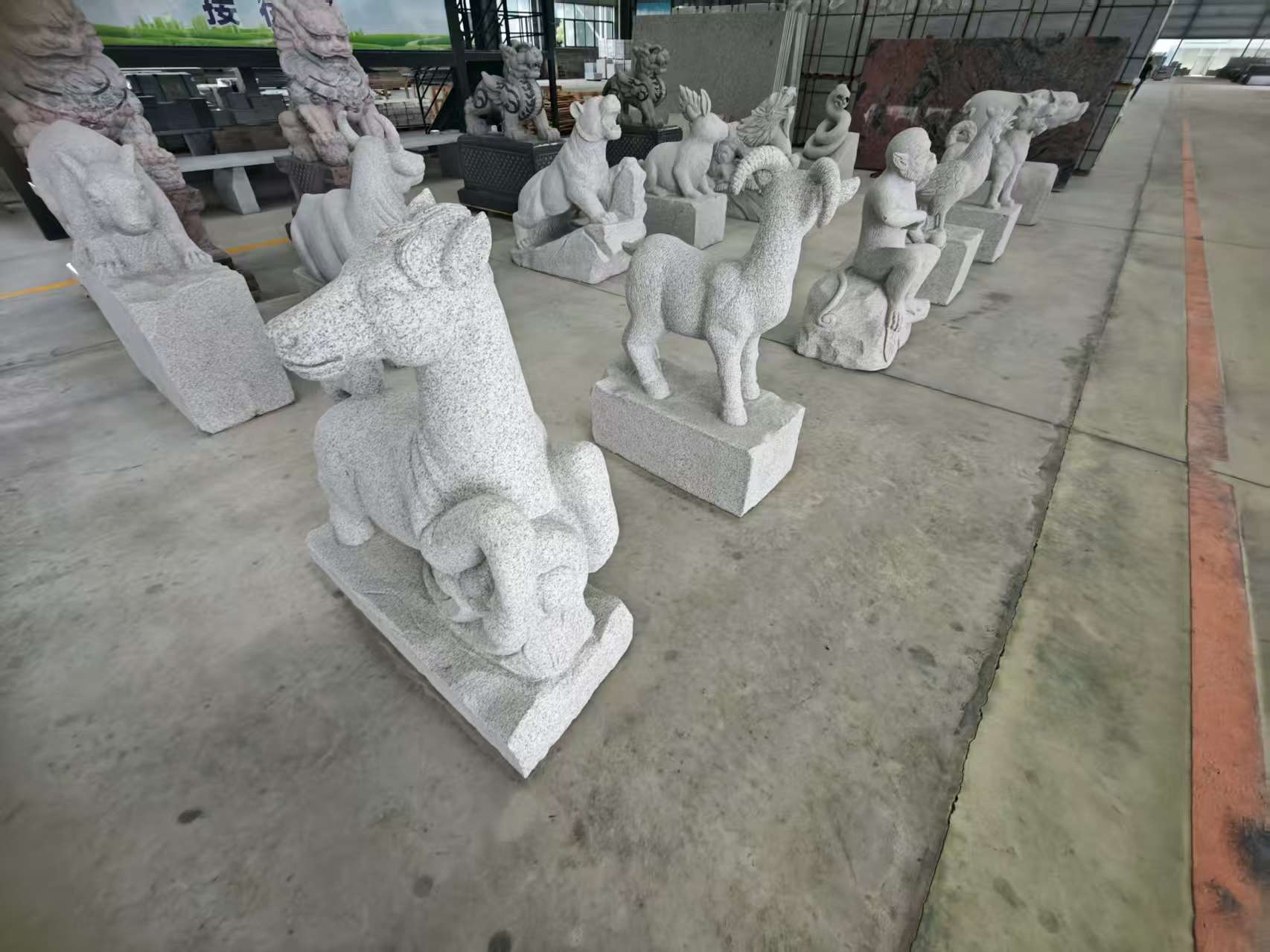 烟台 芝麻白花岗岩造型立体雕刻——十二生肖